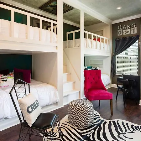 Upscale 5 Bdrm Villa With Immersive Themes At Reunion